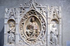 New York Cloisters 69 020 Late Gothic Hall - Altarpiece with Christ, Saint John the Baptist, and Saint Margaret - Andrea da Giona, Italy, 1434.jpg